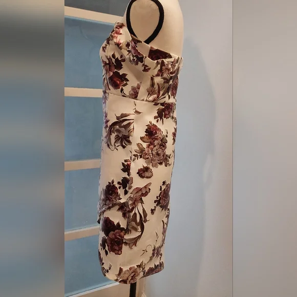 Guess Silver One Shoulder Sheath Dress for Weddings - Picture 4 of 10